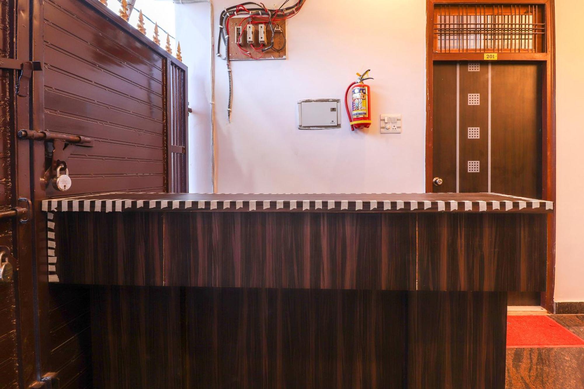 Oyo44205雅利安银河酒店 Bhauli 外观 照片